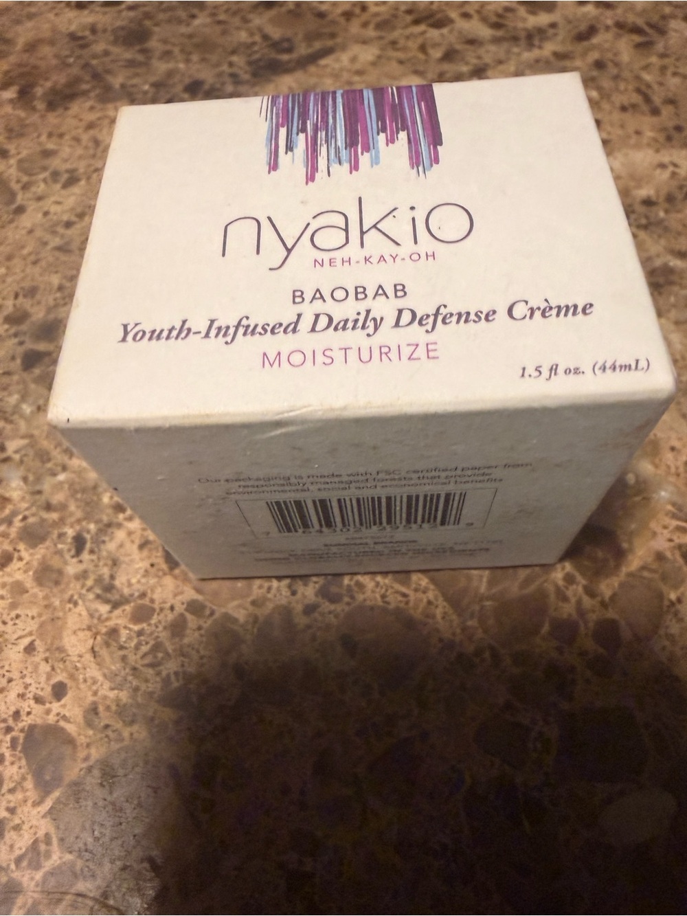 Nyakio Moisturize Baobab Daily Defense Crème - White & Purple